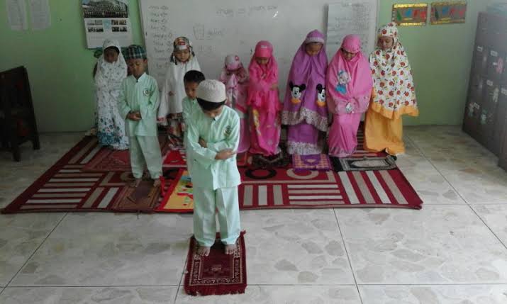 Kegiatan Pembiasaan Sholat Dhuha dan Tahfidz Juz Amma Rutin Pagi